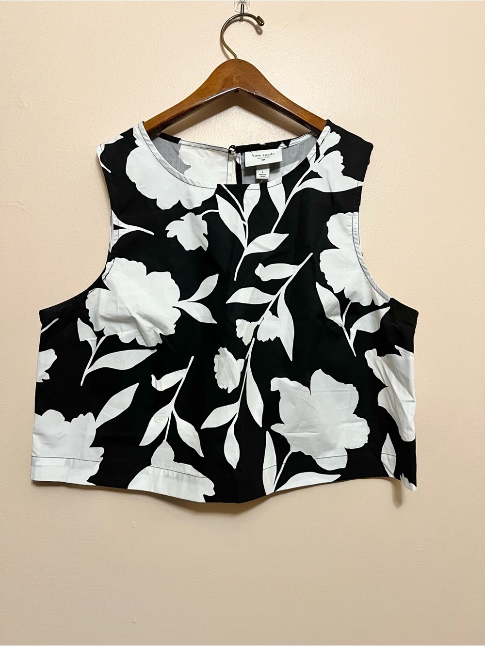 kate spade New York Black & White Floral Sleeveless Crop Tank
